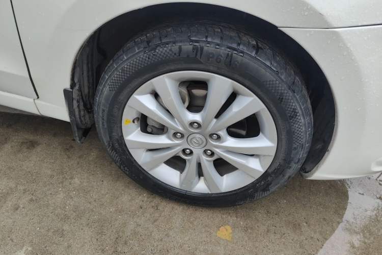 Used CHANGAN Eado 2014 1.6L Manual Luxury Model Right Front Wheel Hub