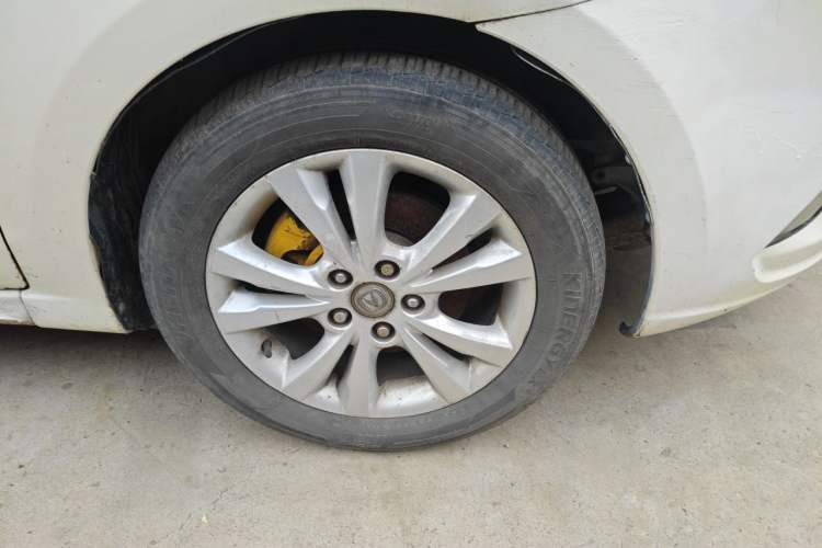 Used CHANGAN Eado 2014 1.6L Manual Luxury Model Right Front Wheel Hub