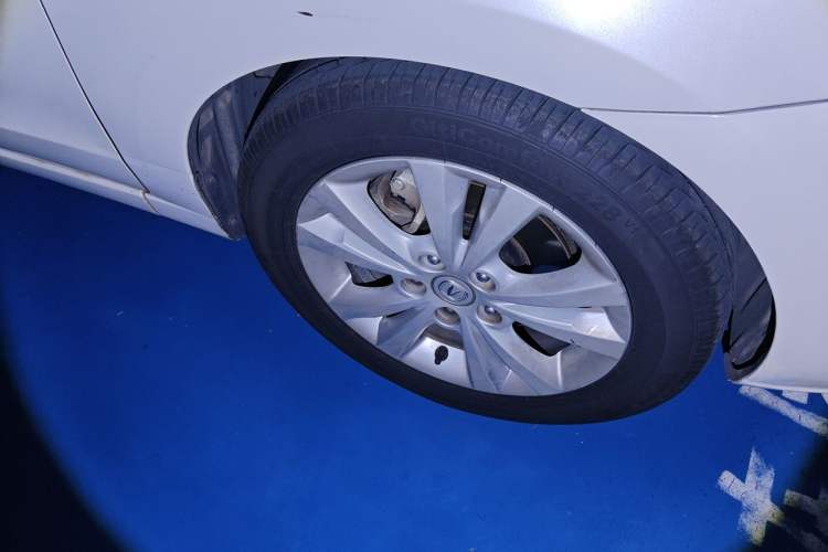 Used CHANGAN Eado 2014 1.6L Automatic Luxury Model Right Front Wheel Hub