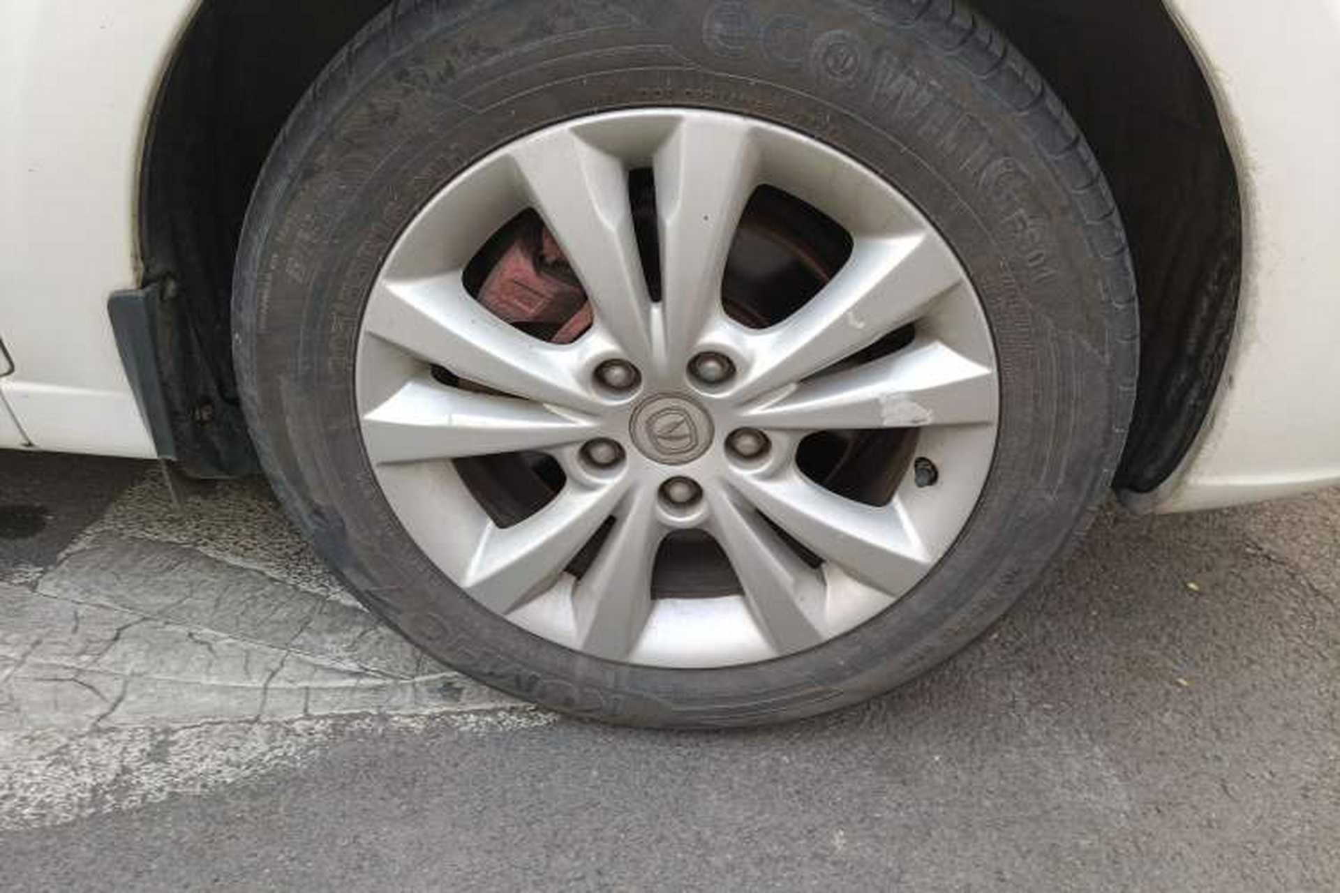 Used CHANGAN Eado 2014 1.6L Manual Luxury Model Right Front Wheel Hub