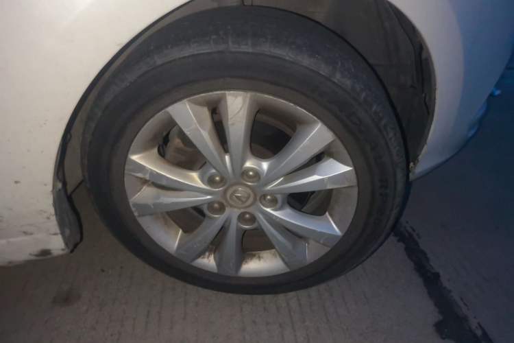 Used CHANGAN Eado 2014 1.6L Automatic Luxury Model Right Front Wheel Hub