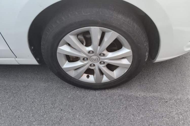 Used CHANGAN Eado 2014 1.6L Manual Luxury Model Right Front Wheel Hub