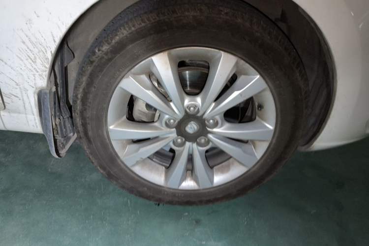 Used CHANGAN Eado 2014 1.6L Automatic Luxury Model Right Front Wheel Hub