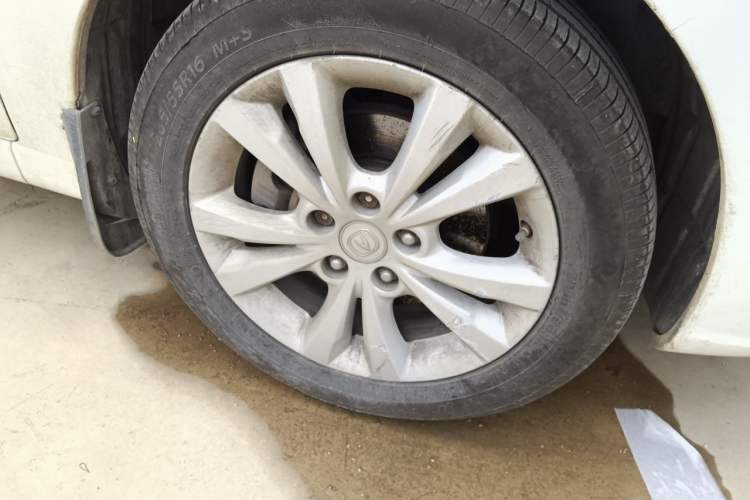 Used CHANGAN Eado 2014 1.6L Manual Luxury Model Right Front Wheel Hub