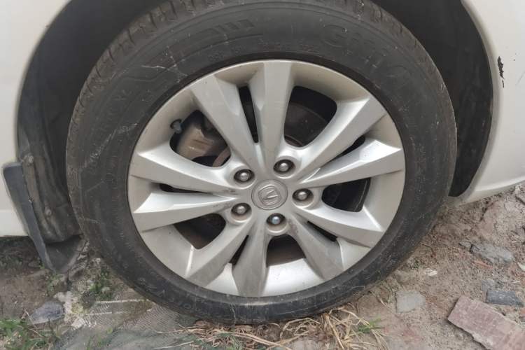 Used CHANGAN Eado 2014 1.6L Manual Luxury Model Right Front Wheel Hub