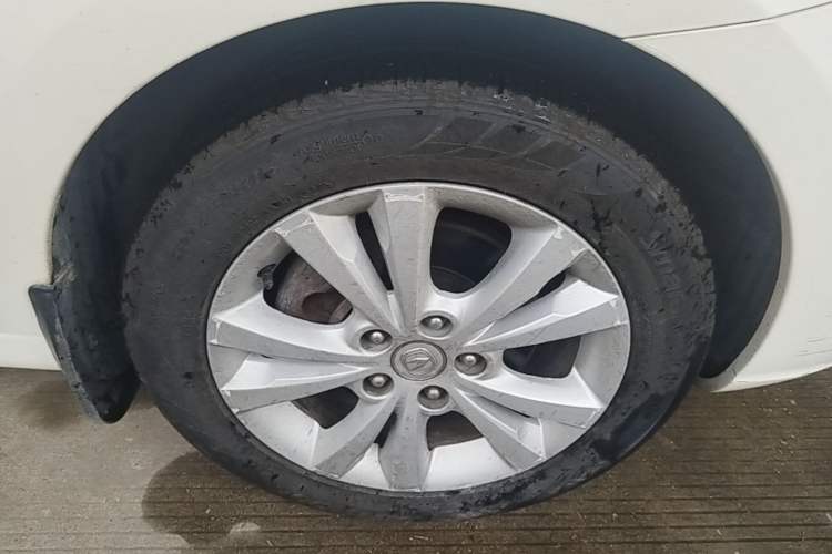 Used CHANGAN Eado 2014 1.6L Manual Luxury Model Right Front Wheel Hub
