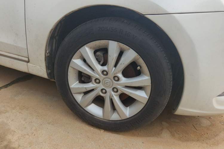 Used CHANGAN Eado 2014 1.6L Manual Luxury Model Right Front Wheel Hub