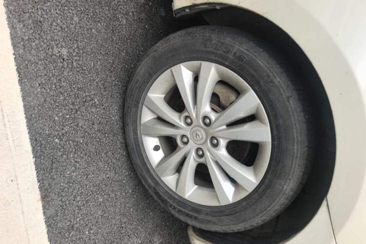 Used CHANGAN Eado 2014 1.6L Manual Luxury Model Right Front Wheel Hub
