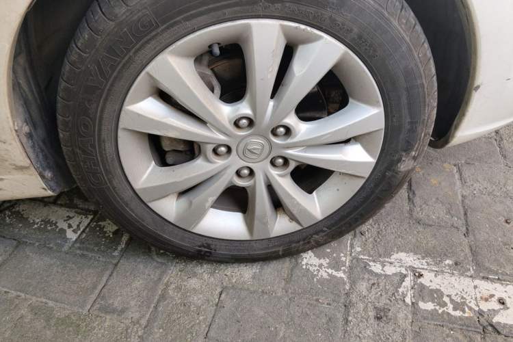 Used CHANGAN Eado 2014 1.6L Automatic Luxury Model Right Front Wheel Hub
