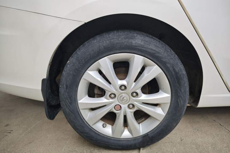 Used CHANGAN Eado 2014 1.6L Automatic Luxury Model Right Rear Wheel Hub