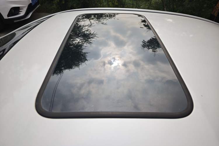 Used CHANGAN Eado 2014 1.6L Automatic Luxury Model Roof