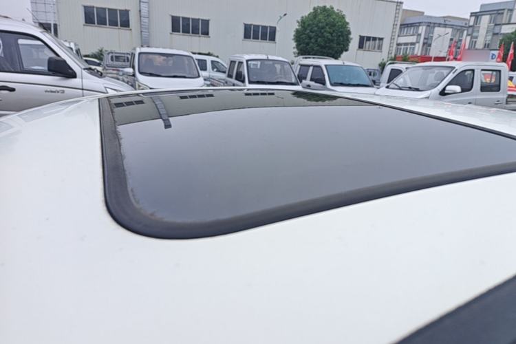 Used CHANGAN Eado 2014 1.6L Manual Luxury Model Roof