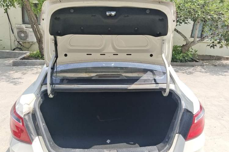 Used CHANGAN Eado 2014 1.5T Automatic Sport Luxury Model Trunk