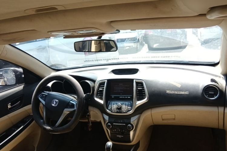 Used CHANGAN Eado 2014 1.6L Manual Luxury Model Center Console
