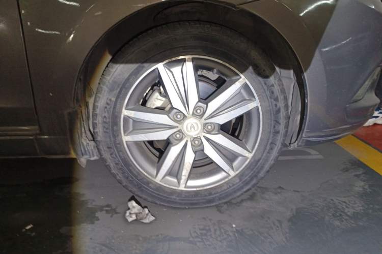 Used CHANGAN Eado 2014 1.6L Manual Luxury Model Right Front Wheel Hub