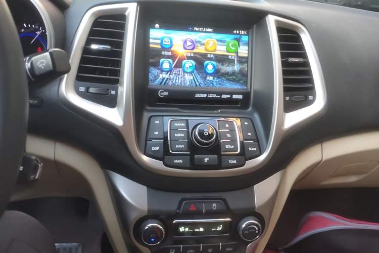 Used CHANGAN Eado 2015 1.6L Manual Luxury Model China V Standard Audio And AC Panel