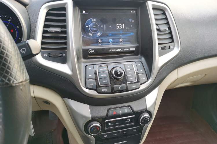 Used CHANGAN Eado 2015 1.6L Manual Luxury Model China IV Standard Audio And AC Panel