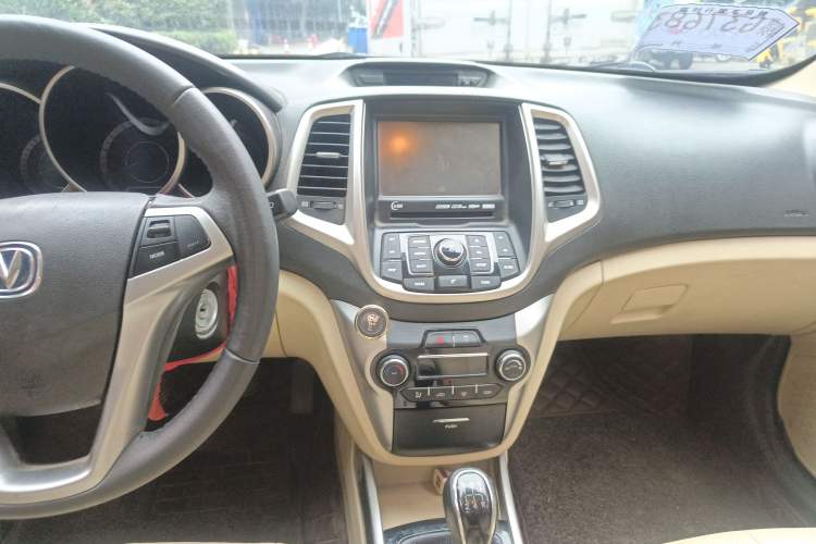 Used CHANGAN Eado 2015 1.6L Manual Luxury Model China V Standard Audio And AC Panel