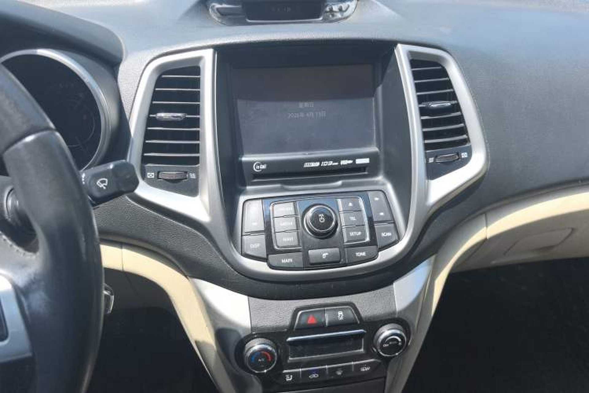 Used CHANGAN Eado 2015 1.6L Manual Luxury Model China IV Standard Audio And AC Panel