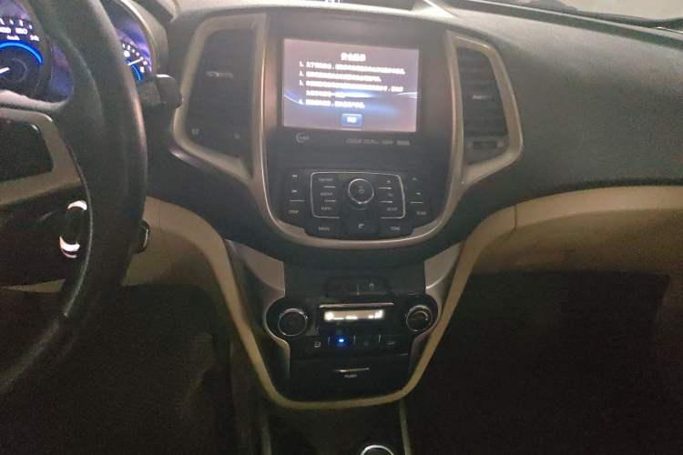 Used CHANGAN Eado 2015 1.6L Manual Luxury Model China V Standard Audio And AC Panel