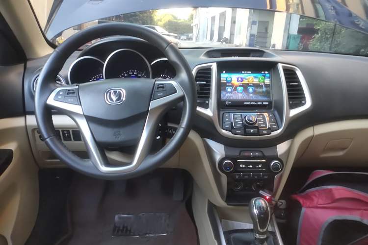 Used CHANGAN Eado 2015 1.6L Manual Luxury Model China V Standard Center Console