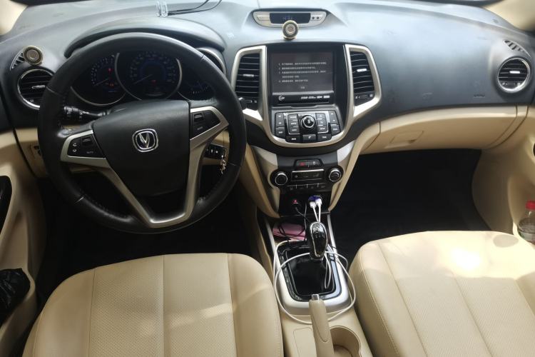 Used CHANGAN Eado 2015 1.6L Manual Luxury Model China IV Standard Center Console