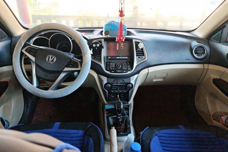 Used CHANGAN Eado 2015 1.6L Manual Flagship Model Center Console
