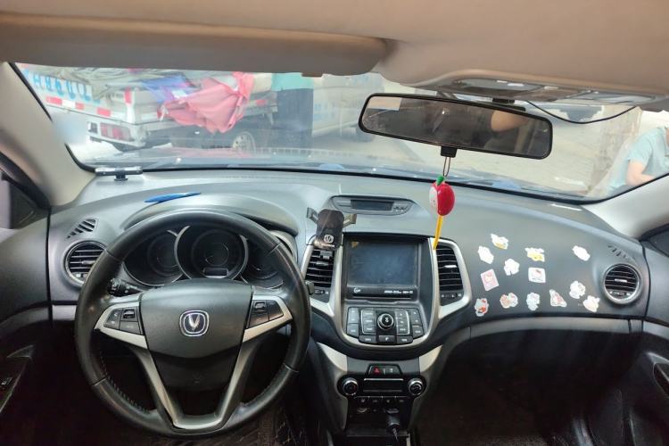Used CHANGAN Eado 2015 1.6L Manual Luxury Model China IV Standard Center Console