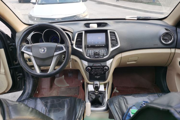 Used CHANGAN Eado 2015 1.6L Manual Luxury Model China IV Standard Center Console