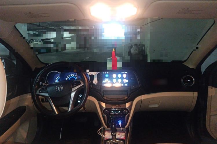 Used CHANGAN Eado 2015 1.6L Automatic Luxury Model Center Console