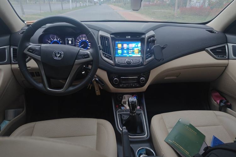 Used CHANGAN Eado 2015 1.6L Manual Luxury Model China IV Standard Center Console