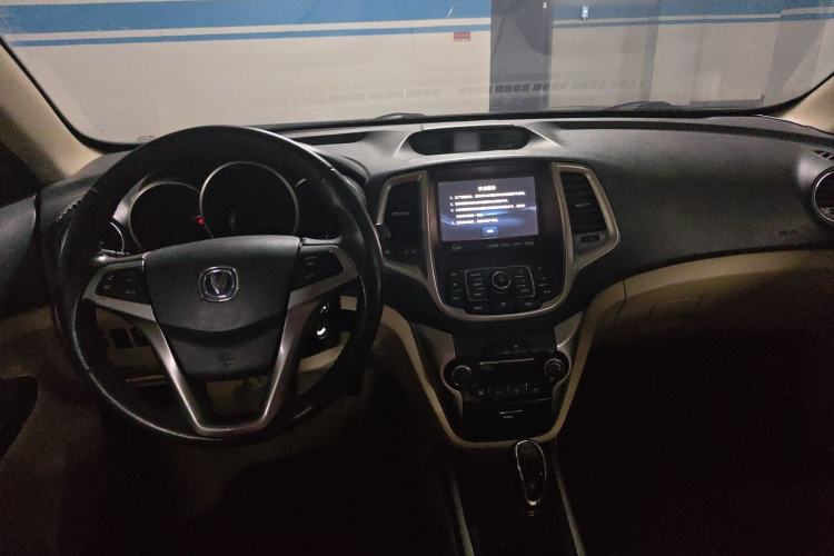 Used CHANGAN Eado 2015 1.6L Manual Luxury Model China V Standard Center Console