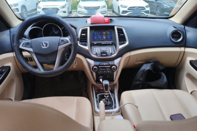 Used CHANGAN Eado 2015 1.6L Manual Luxury Model China IV Standard Center Console