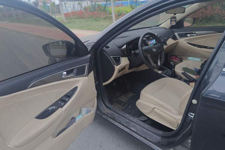 Used CHANGAN Eado 2015 1.6L Manual Luxury Model China IV Standard Driver Seat