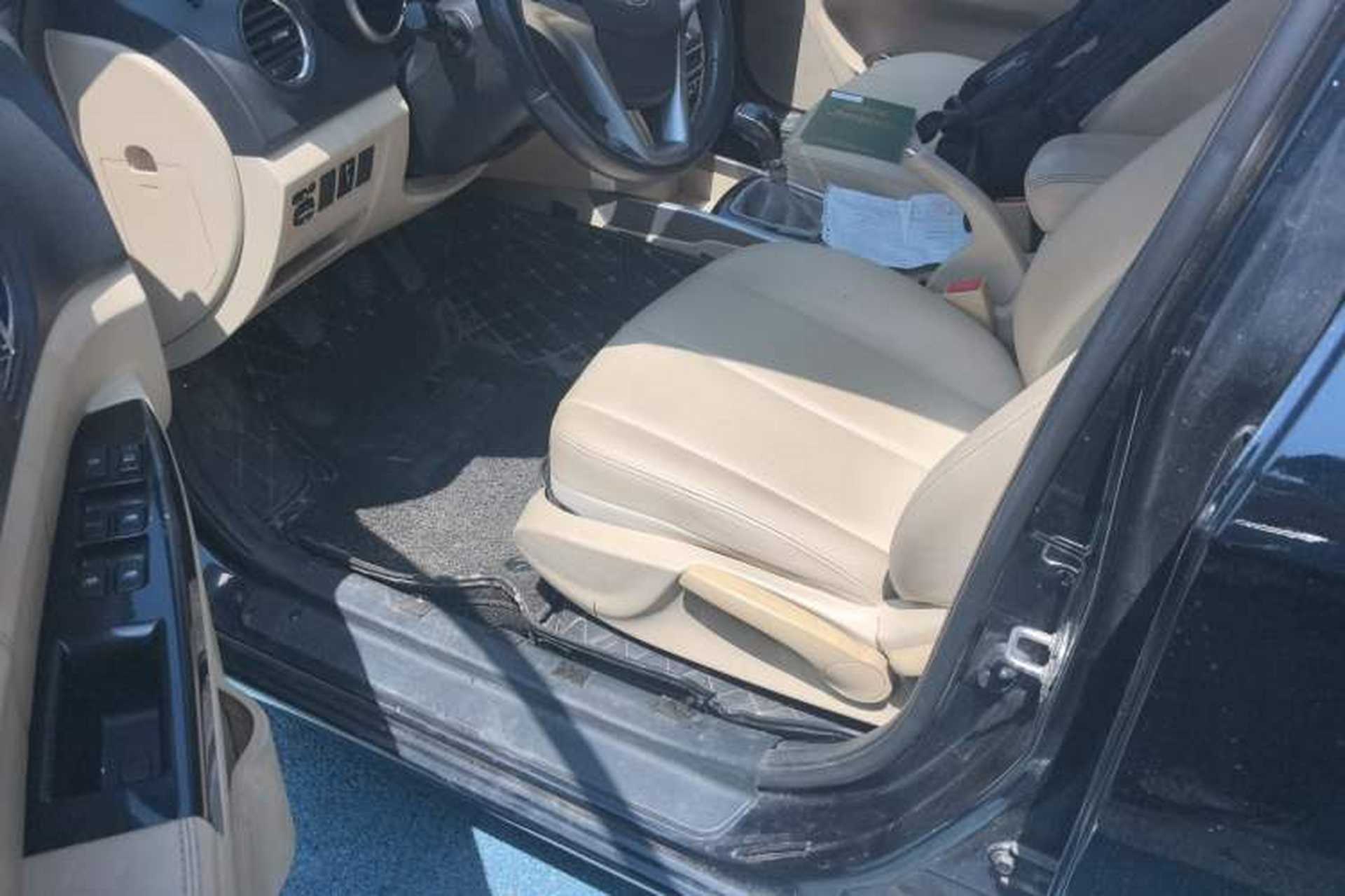 Used CHANGAN Eado 2015 1.6L Manual Luxury Model China IV Standard Driver Seat