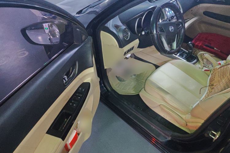 Used CHANGAN Eado 2015 1.6L Manual Luxury Model China IV Standard Driver Seat