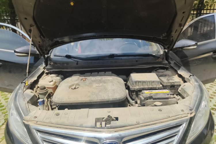 Used CHANGAN Eado 2015 1.6L Manual Luxury Model China IV Standard Engine Bay