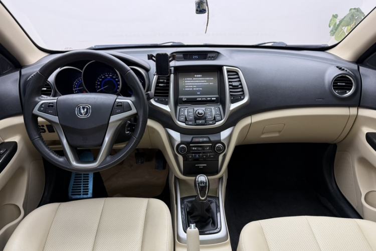 Used CHANGAN Eado 2015 1.6L Manual Luxury Model China IV Standard Exterior 4