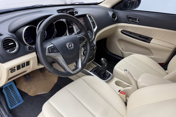 Used CHANGAN Eado 2015 1.6L Manual Luxury Model China IV Standard Exterior 9