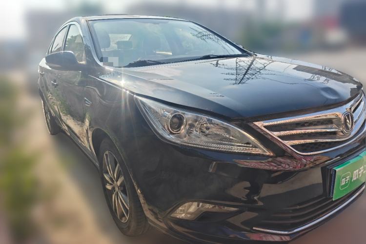 Used CHANGAN Eado 2015 1.6L Manual Luxury Model China IV Standard Front Right 45 Deg