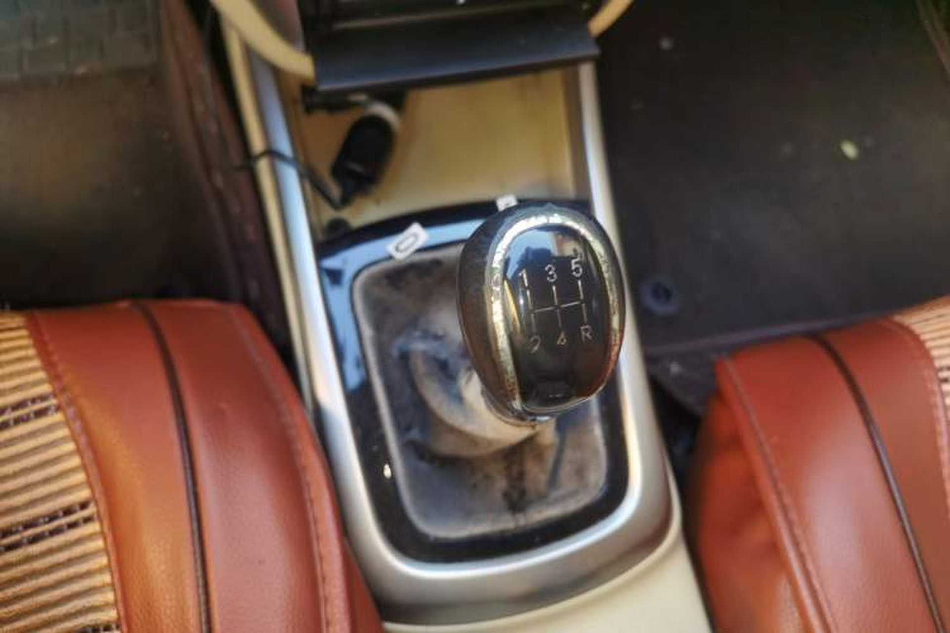 Used CHANGAN Eado 2015 1.6L Manual Luxury Model China V Standard Gear Lever