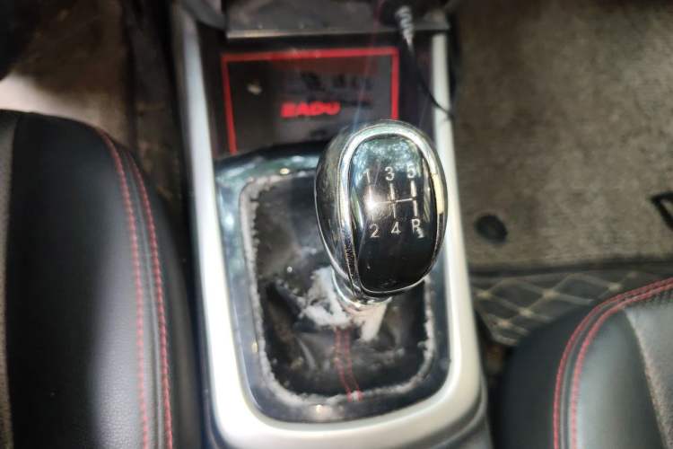 Used CHANGAN Eado 2015 1.6L Manual Luxury Model China IV Standard Gear Lever