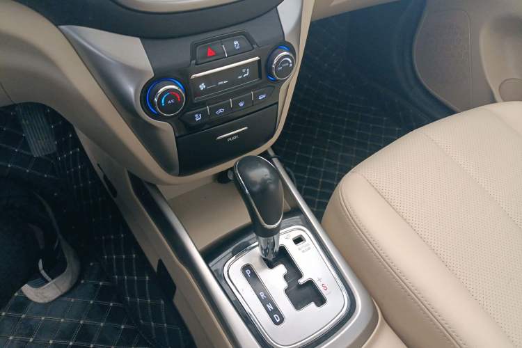 Used CHANGAN Eado 2015 1.6L Automatic Luxury Model Gear Lever