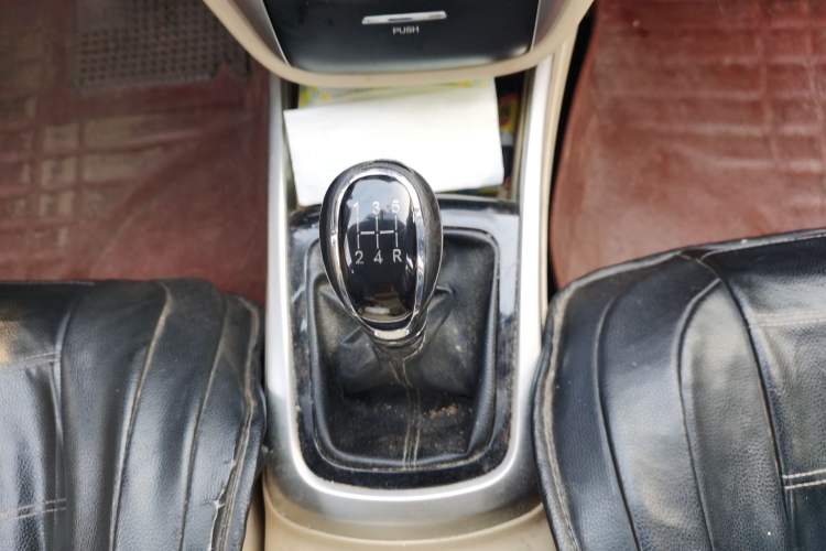 Used CHANGAN Eado 2015 1.6L Manual Luxury Model China IV Standard Gear Lever