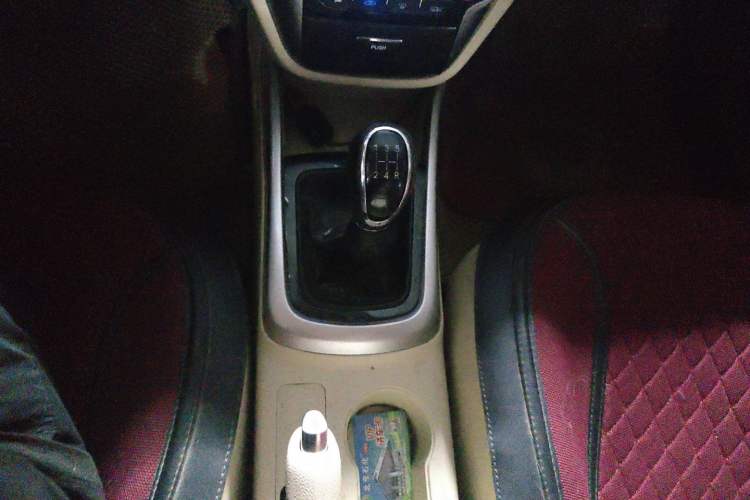 Used CHANGAN Eado 2015 1.6L Manual Luxury Model China V Standard Gear Lever