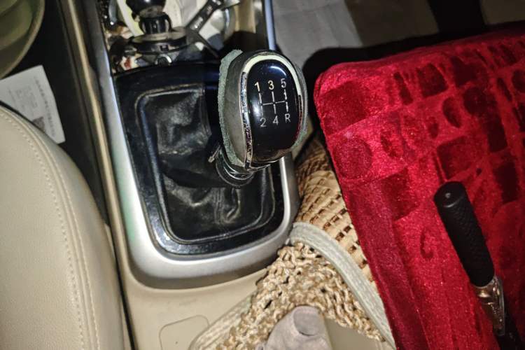 Used CHANGAN Eado 2015 1.6L Manual Luxury Model China IV Standard Gear Lever