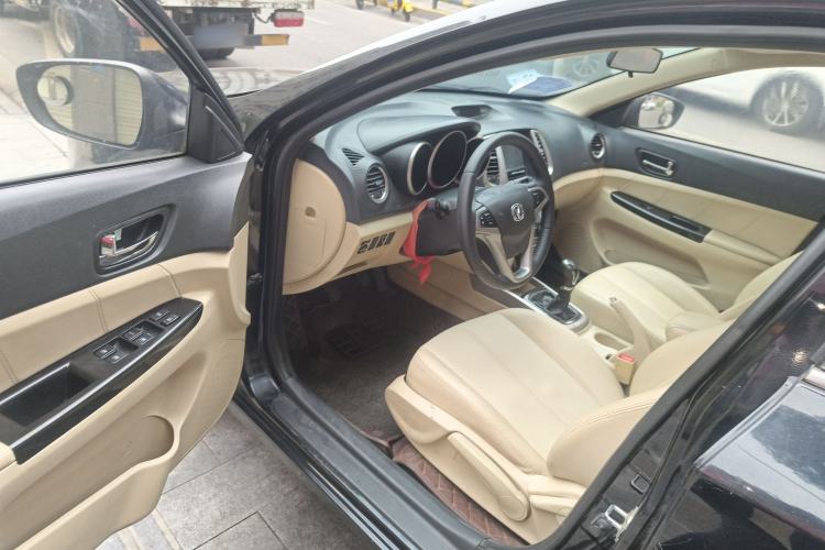 Used CHANGAN Eado 2015 1.6L Manual Luxury Model China V Standard Interior 3