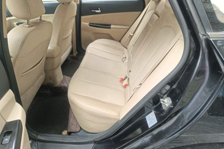 Used CHANGAN Eado 2015 1.6L Manual Luxury Model China V Standard Interior 4