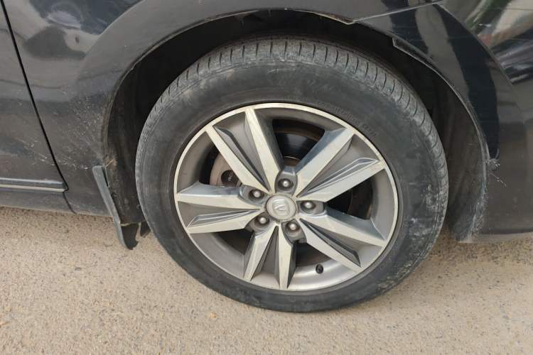 Used CHANGAN Eado 2015 1.6L Manual Luxury Model China IV Standard Right Front Wheel Hub