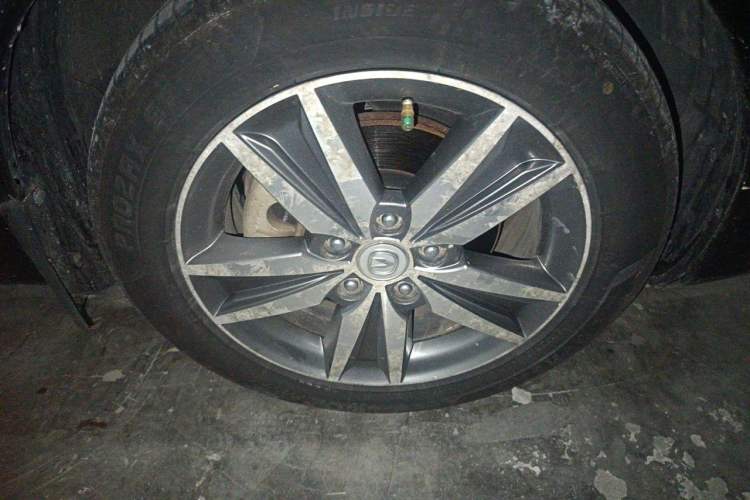 Used CHANGAN Eado 2015 1.6L Automatic Luxury Model Right Front Wheel Hub